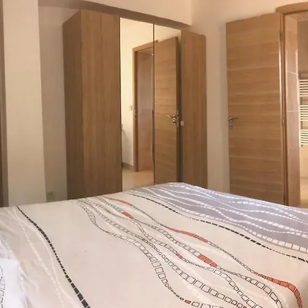 Newly Renovated 6br A/c 10min From The Beach