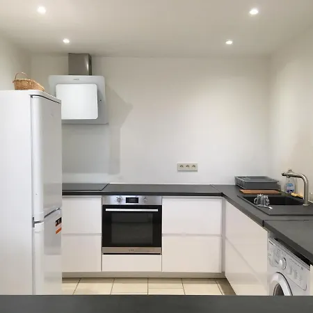 Newly Renovated 6br A/c 10min From The Beach * 케인즈수르메르