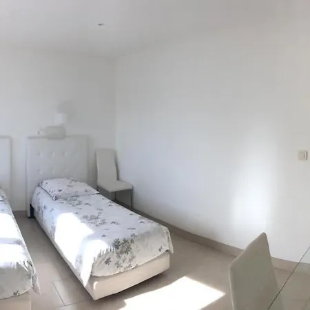Villa Newly Renovated 6br A/c 10min From The Beach *